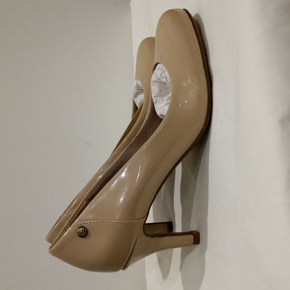 Life Stride LIVELY Dress Pump in Taupe | 6 US - Picture 6 of 12